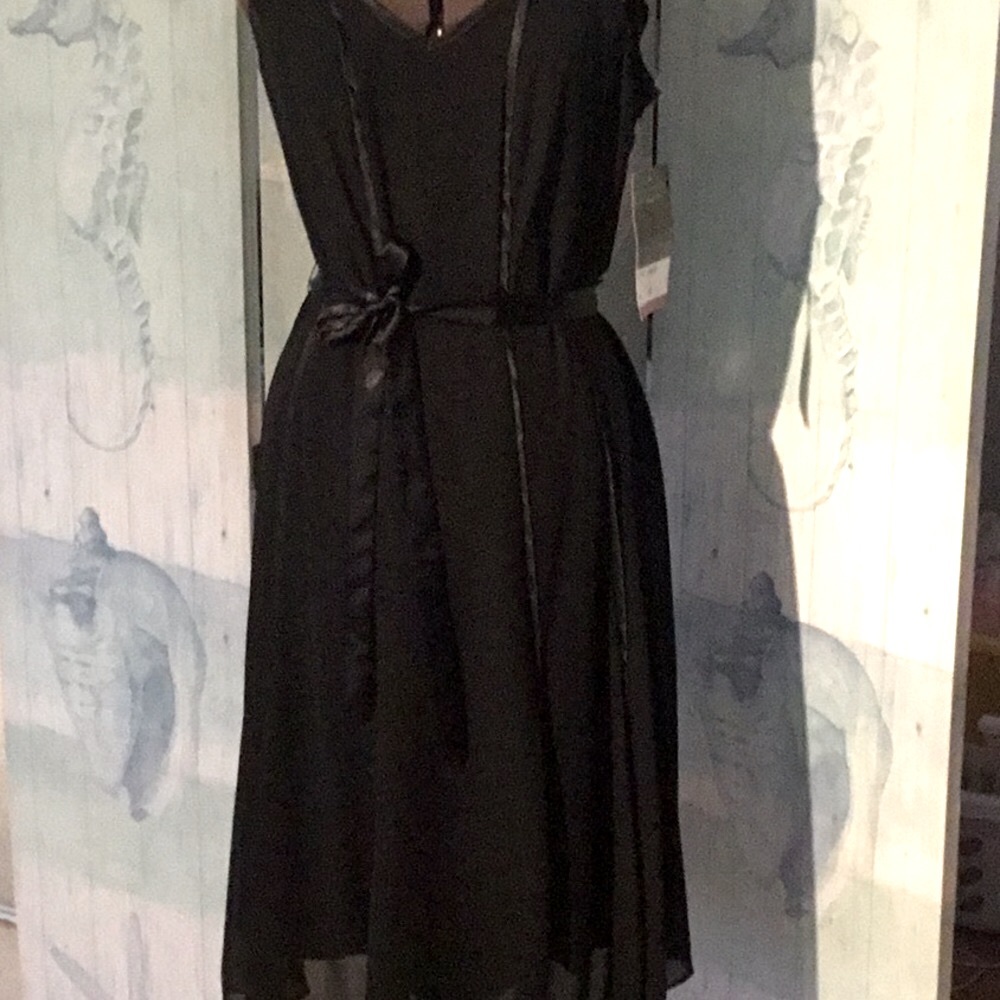 Dress - Picture 2 of 6
